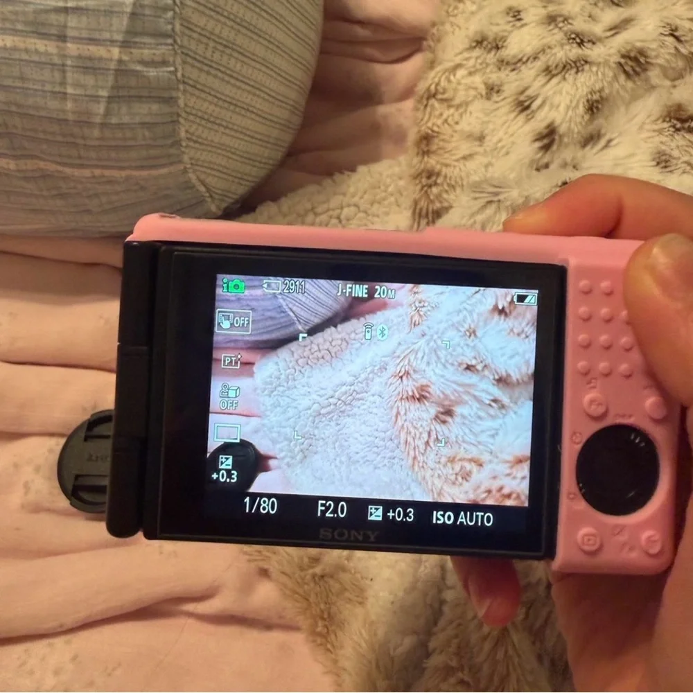 Sony zv-1f camera! Comes with case, screen protector, charger, and lens cover.